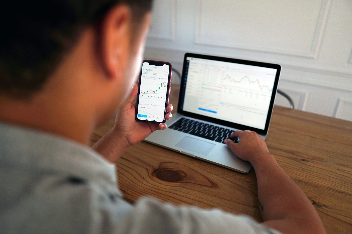 the pros of working with a fund manager